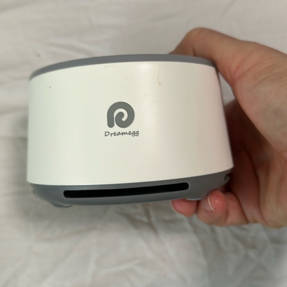 Used once Dreamegg white noise machine. Works perfectly! Comes with cord